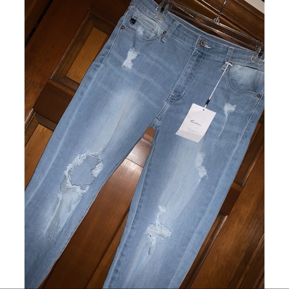 NWT Light washed skinny jeans w/ distress - Picture 5 of 10